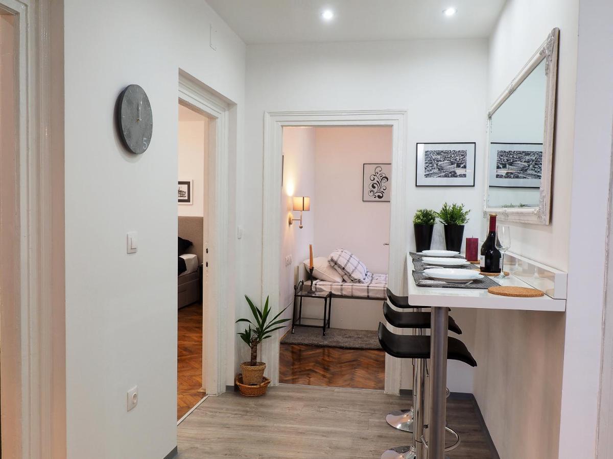 Deluxe Zoya Centar Apartment Pula Bilik gambar